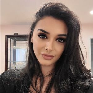 Meet your Posher, Madlena